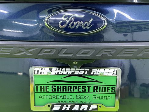Used 2017 Ford Explorer XLT w/ Equipment Group 201A FWD image 13