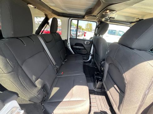 Used 2019 Jeep Wrangler Unlimited Sahara AWD/4WD image 23
