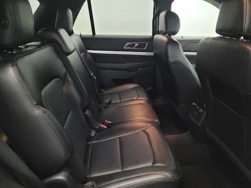 Used 2016 Ford Explorer XLT w/ Equipment Group 202A AWD/4WD image 19