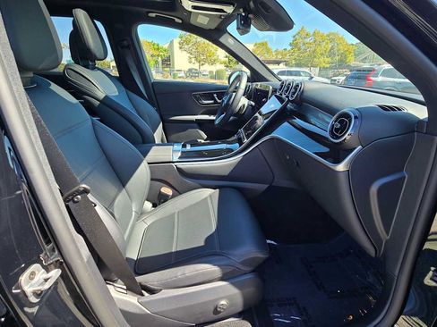 Used 2025 Mercedes-Benz GLC 300 4MATIC image 12