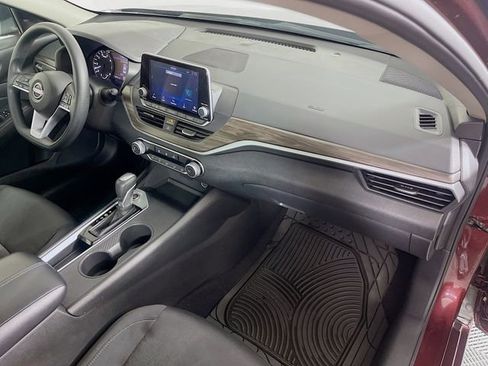 Used 2025 Nissan Altima 2.5 SV FWD image 28