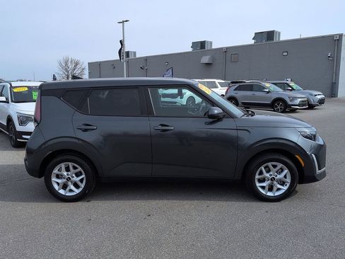 Used 2023 Kia Soul LX w/ LX Technology Package image 2