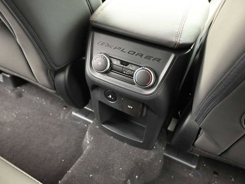 Used 2025 Ford Explorer Active w/ Active Comfort Package image 13