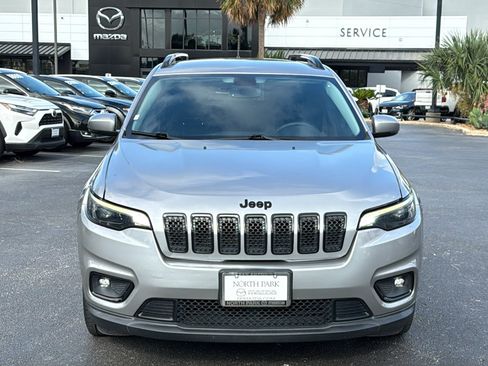 Used 2019 Jeep Cherokee Latitude Plus FWD image 3