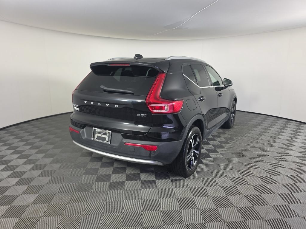 Used 2024 Volvo XC40 B5 Core AWD/4WD image 5