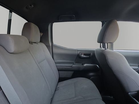 Used 2019 Toyota Tacoma TRD Off-Road RWD image 18