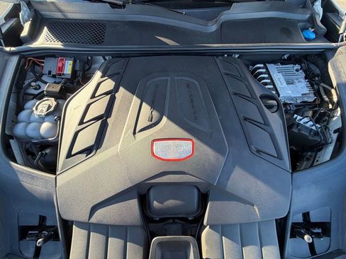 Used 2022 Porsche Cayenne Turbo image 17