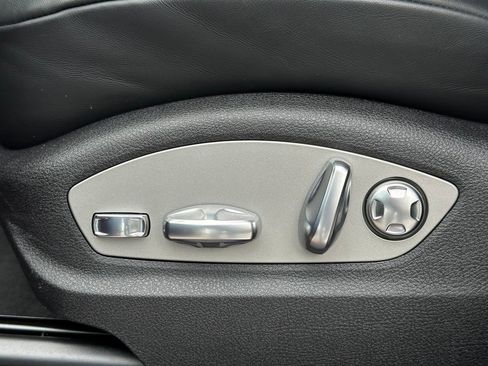 Used 2026 Porsche Macan AWD/4WD image 6