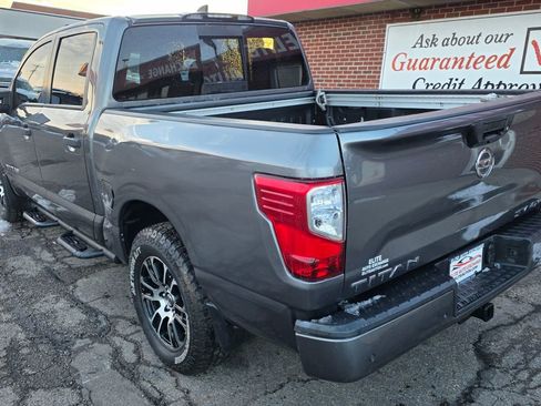 Used 2022 Nissan Titan SV w/ SV Convenience Package image 5