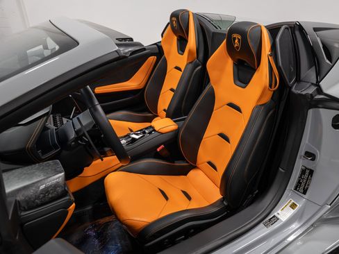 Used 2021 Lamborghini Huracan EVO RWD image 45