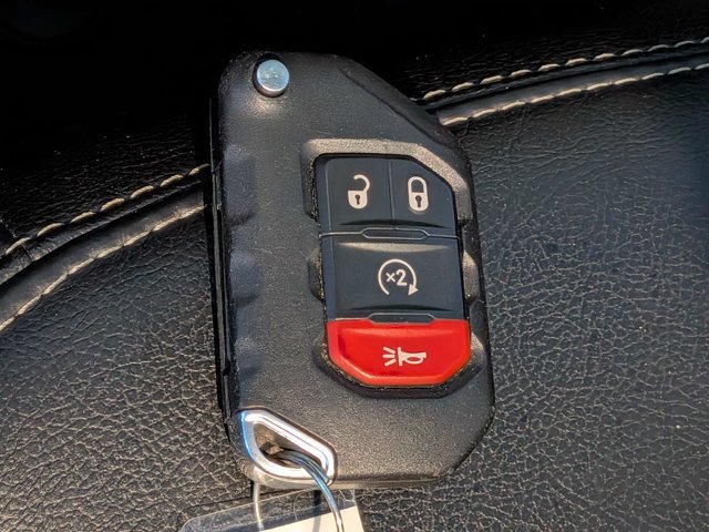 Used 2020 Jeep Wrangler Unlimited Sahara AWD/4WD image 33