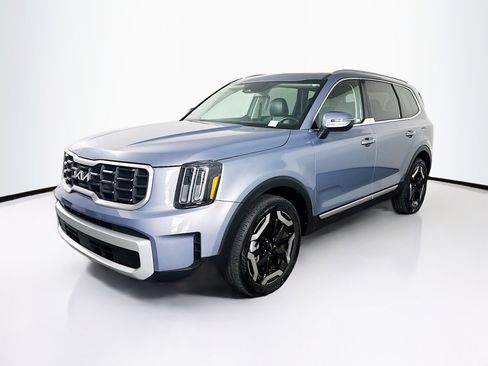 Used 2025 Kia Telluride S image 3
