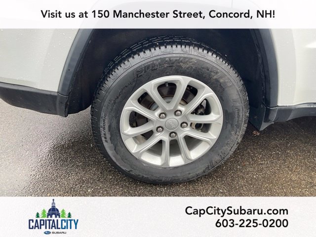 Used 2021 Jeep Grand Cherokee Laredo AWD/4WD image 7