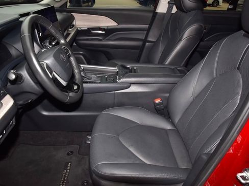 Used 2024 Toyota Grand Highlander FWD image 13