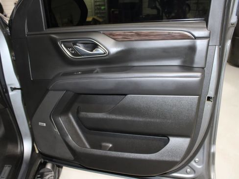 Used 2022 Chevrolet Tahoe Z71 w/ Luxury Package AWD/4WD image 9