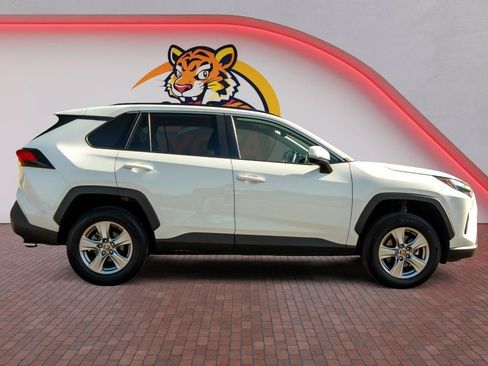 Used 2025 Toyota RAV4 XLE AWD/4WD image 4