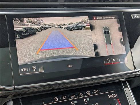 Used 2020 Audi SQ7 Prestige w/ Prestige Package AWD/4WD image 11