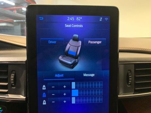 Used 2021 Ford Explorer King Ranch w/ Premium Technology Package image 15