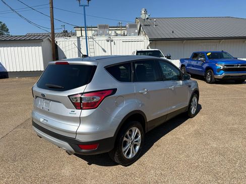 Used 2017 Ford Escape SE image 6