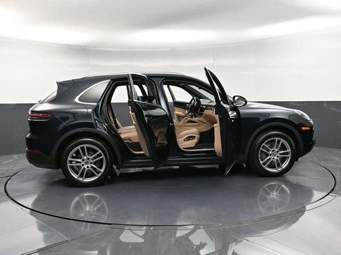 Certified 2021 Porsche Cayenne S image 36