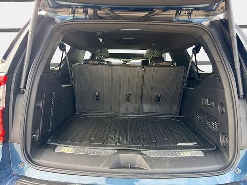 Used 2025 GMC Yukon XL Denali Ultimate w/ LPO, Floor Liner Package AWD/4WD image 12