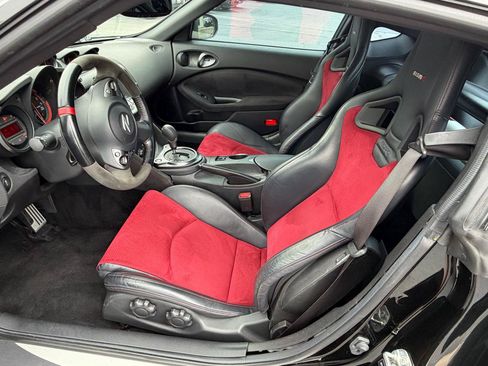 Used 2020 Nissan 370Z NISMO RWD image 14