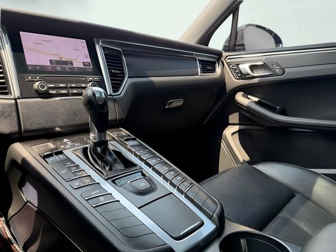 Used 2018 Porsche Macan AWD/4WD image 46