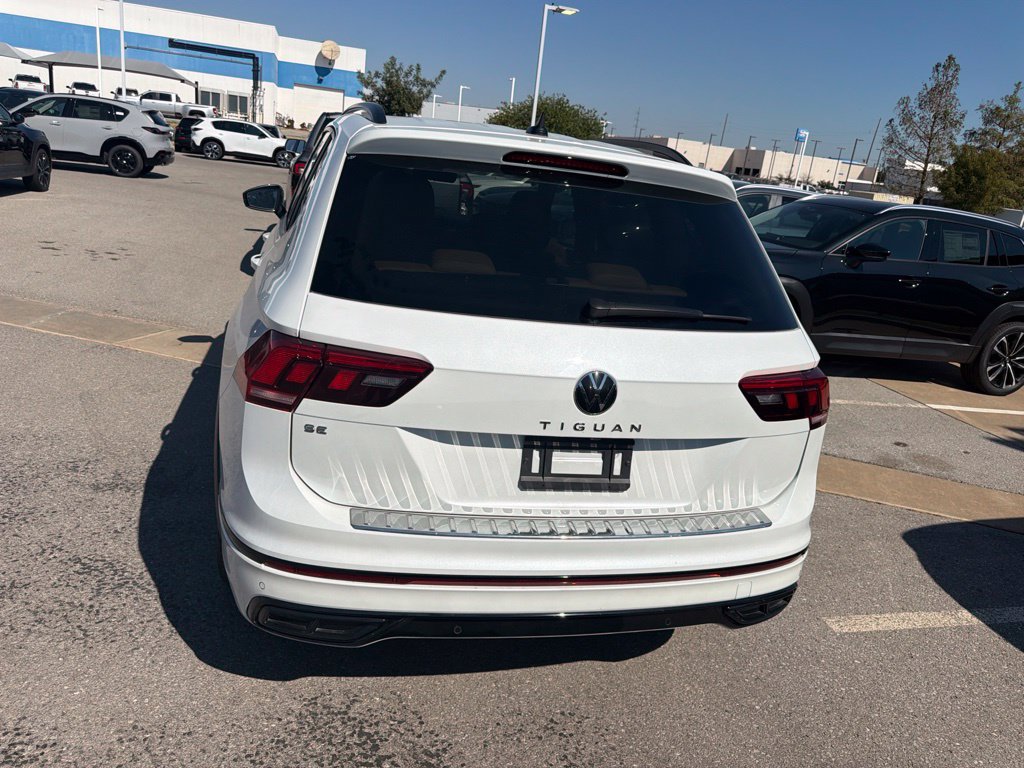 Used 2024 Volkswagen Tiguan SE R-Line FWD image 4