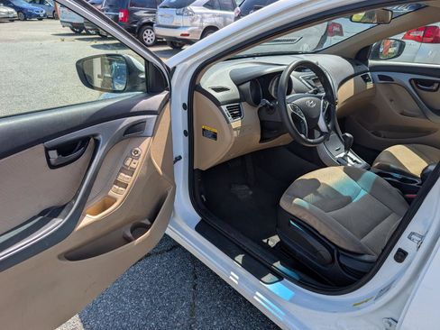 Used 2013 Hyundai Elantra GLS w/ Preferred Pkg FWD image 11