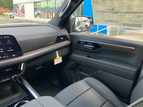 New 2026 Chevrolet Tahoe High Country AWD/4WD image 17