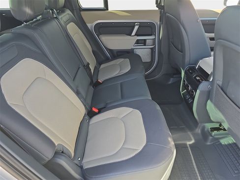 Used 2023 Land Rover Defender 130 X-Dynamic SE image 11