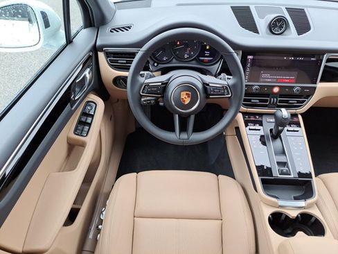 Used 2026 Porsche Macan AWD/4WD image 17