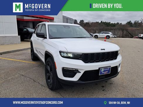 Used 2023 Jeep Grand Cherokee Limited w/ Black Appearance Package AWD/4WD image 11