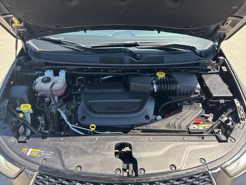 Used 2023 Chrysler Pacifica Touring-L image 34
