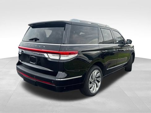 Used 2022 Lincoln Navigator Reserve AWD/4WD image 5