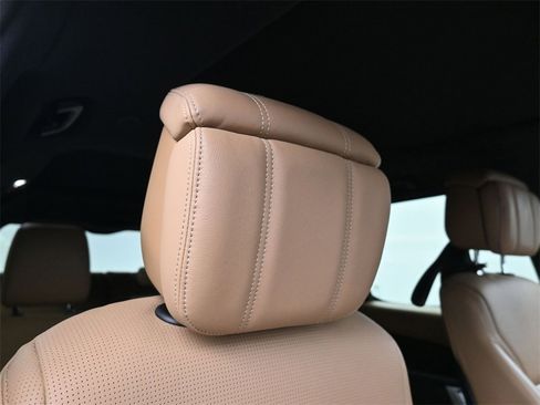 Used 2023 Land Rover Discovery S R-Dynamic image 19