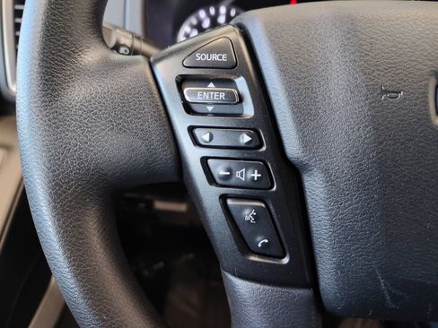 Used 2022 Nissan Frontier SV AWD/4WD image 17