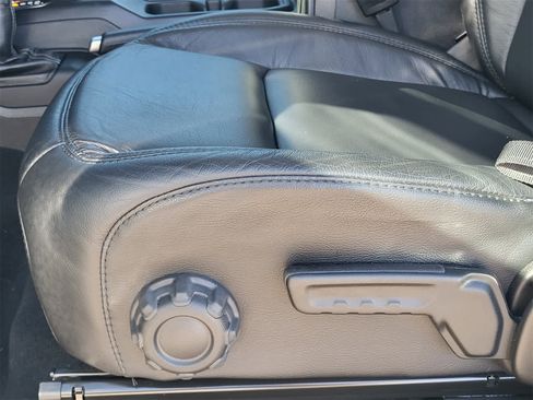 Used 2025 Jeep Wrangler Sport S image 21