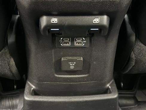 Used 2018 Jeep Wrangler Unlimited Sahara AWD/4WD image 28