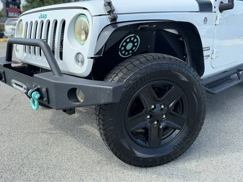 Used 2018 Jeep Wrangler Unlimited Sport w/ Connectivity Group AWD/4WD image 4