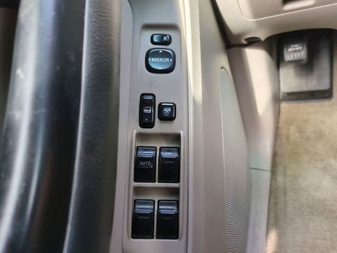 Used 2004 Toyota 4Runner SR5 AWD/4WD image 21