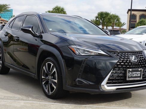 Certified 2020 Lexus UX 200 w/ Premium Package image 3