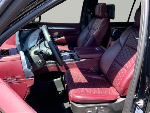 Used 2025 Cadillac Escalade ESV Premium Luxury w/ Touring Package AWD/4WD image 17