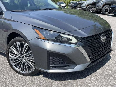Used 2025 Nissan Altima 2.5 SL AWD/4WD image 9