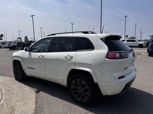 Used 2019 Jeep Cherokee High Altitude AWD/4WD image 3