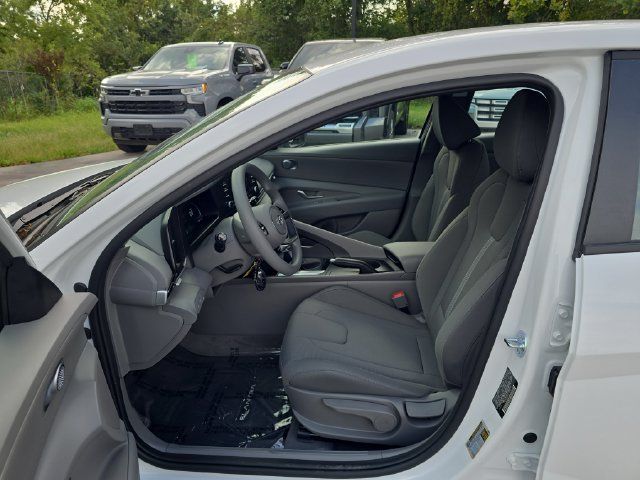 New 2026 Hyundai Elantra SE FWD image 13