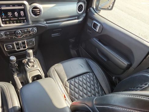 Used 2021 Jeep Wrangler Unlimited Sahara AWD/4WD image 11
