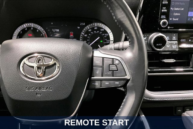 Used 2020 Toyota Highlander XLE AWD/4WD image 16