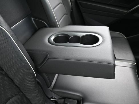 Used 2022 Volkswagen Tiguan SEL R-Line image 48