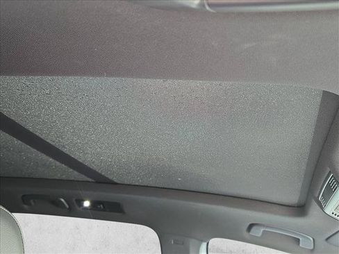 Used 2022 Volkswagen Tiguan SE R-Line FWD image 25